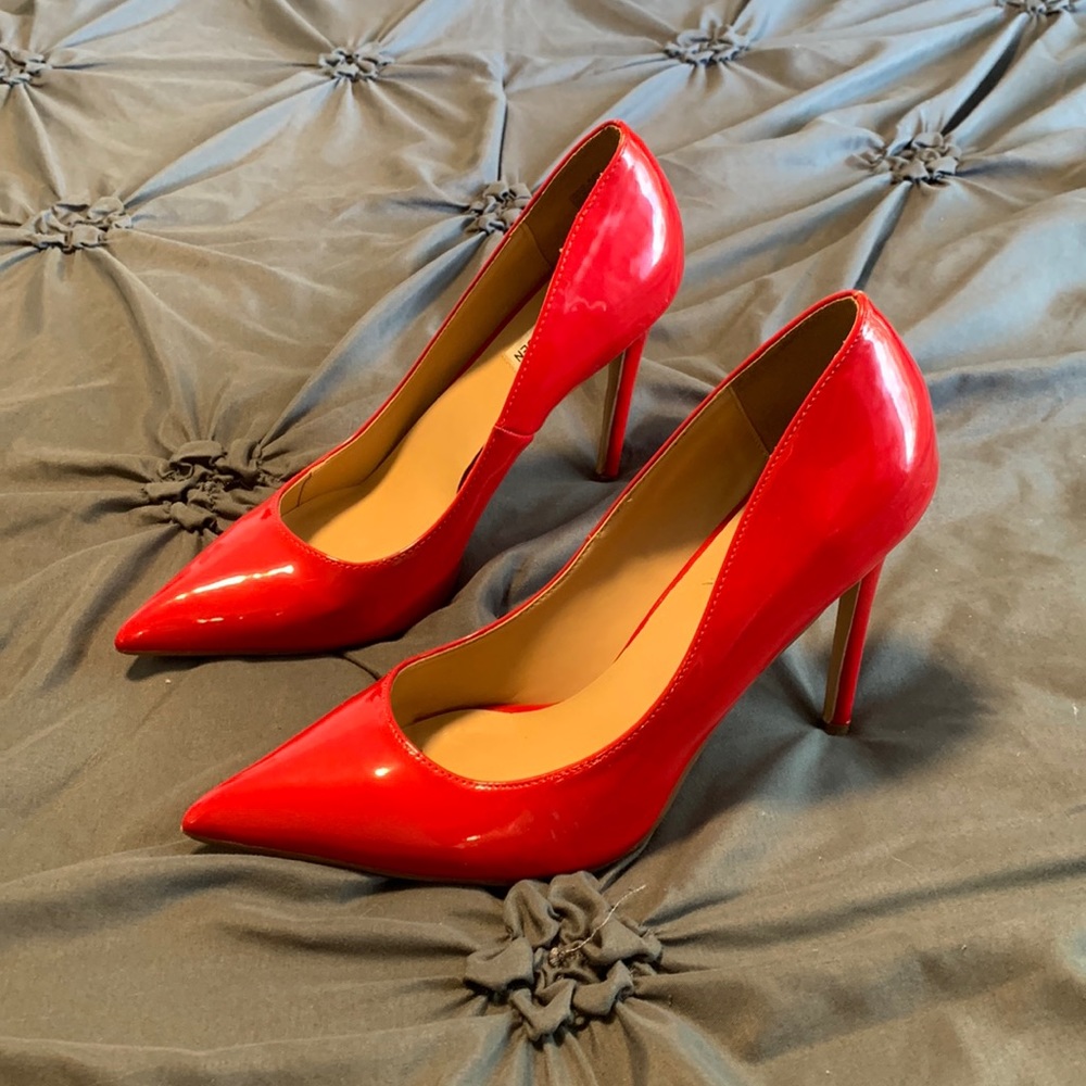 CLEAR OUT / Red vinyl Steve Madden Heels